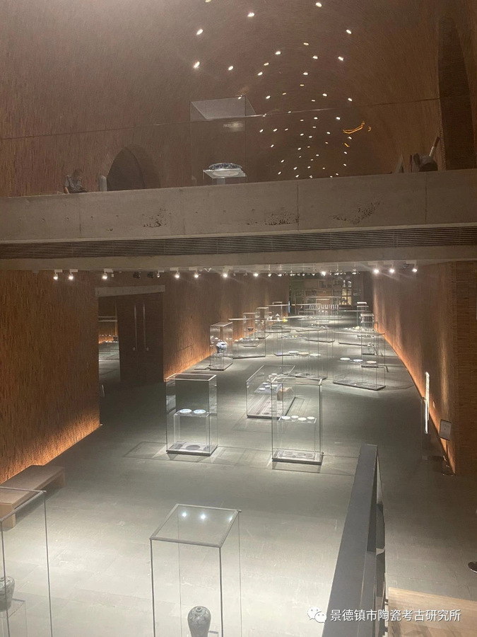 景德镇御窑博物馆内部展厅与瓷器展柜